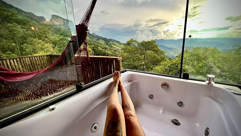 Cabana Rinoceronte - banheira vista Pedra do Baú