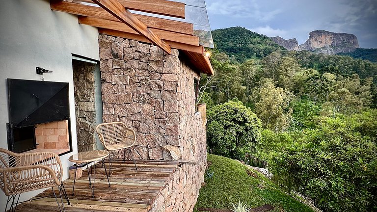 Cabana Rinoceronte - banheira vista Pedra do Baú