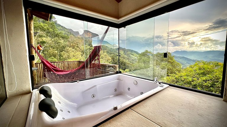 Cabana Rinoceronte - banheira vista Pedra do Baú