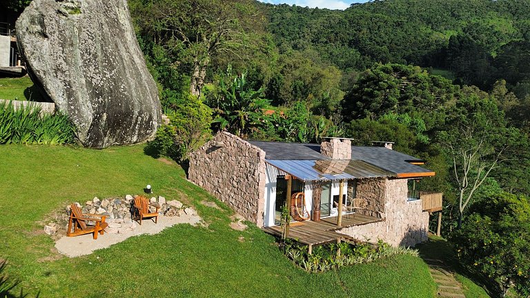 Cabana Rinoceronte - banheira vista Pedra do Baú